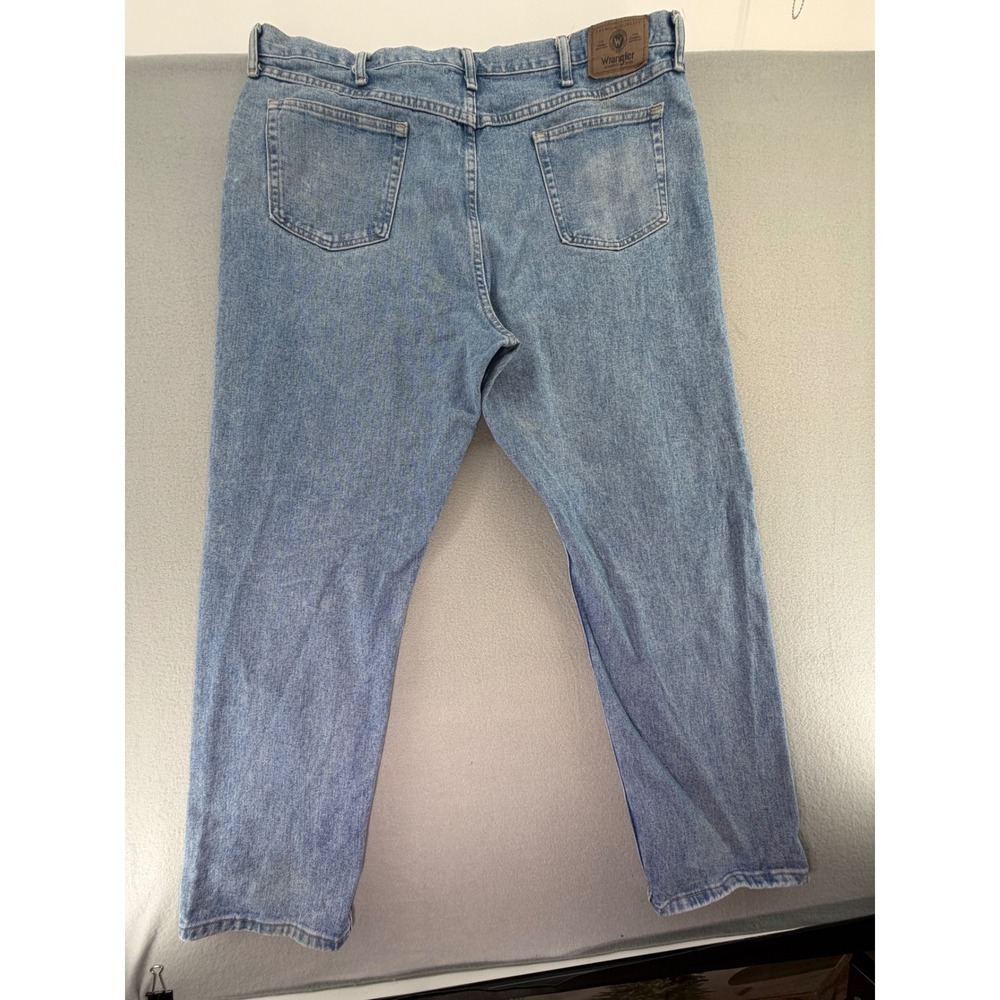Wrangler Authentic Jeans Mens 42x32 Relaxed Fit Light Wash Blue Denim 976T1SB